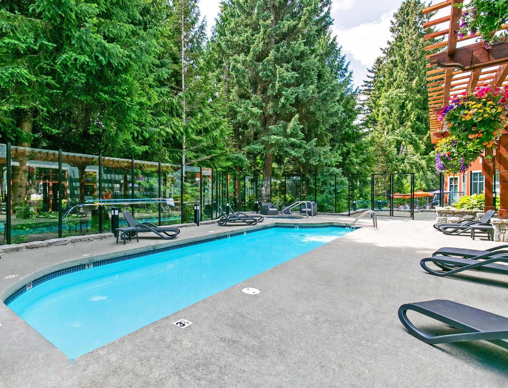 Alpenglow Lodge Sunny Studio With Sitting Area By Mva Whistler Luaran gambar