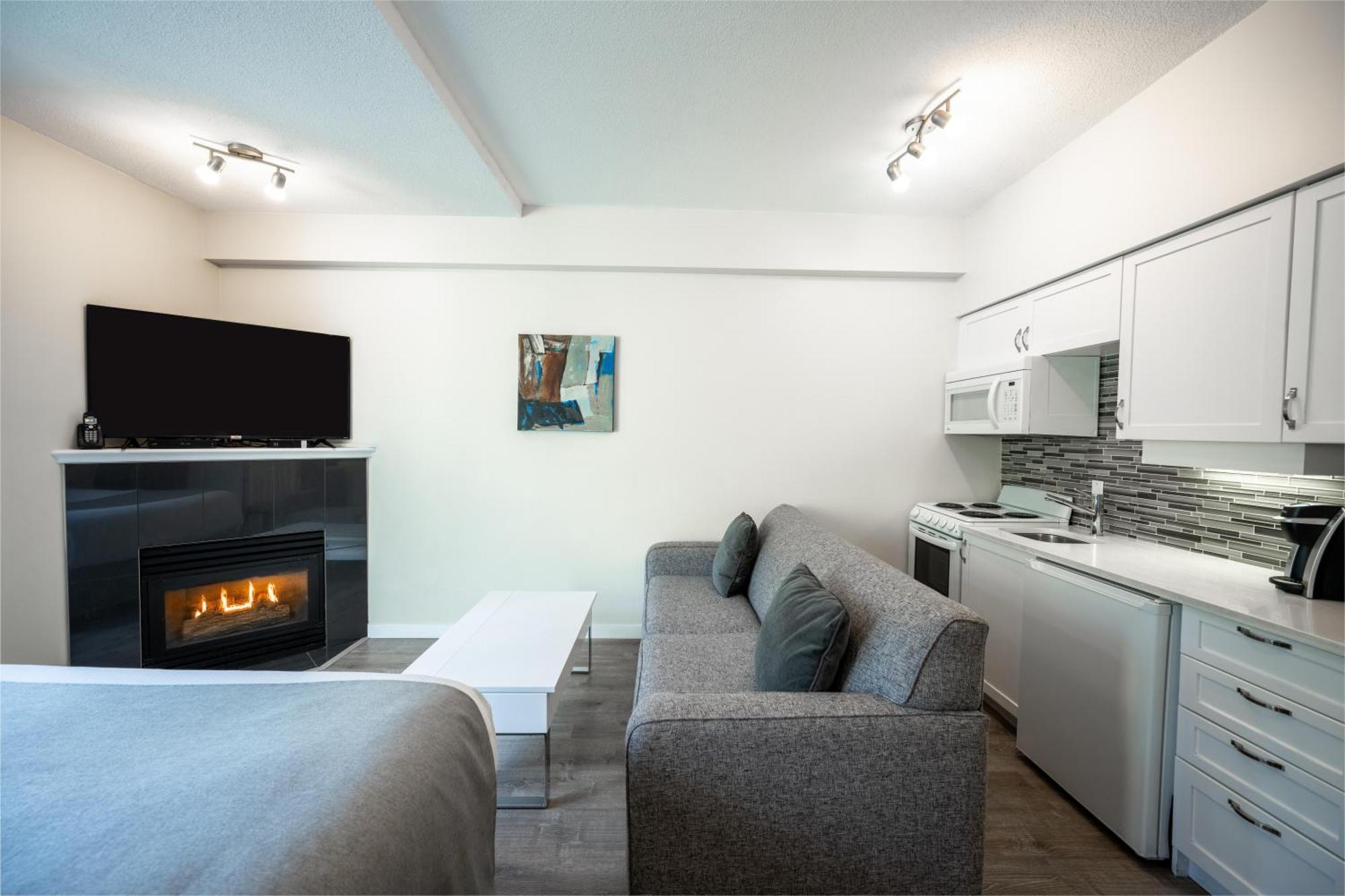 Alpenglow Lodge Sunny Studio With Sitting Area By Mva Whistler Luaran gambar