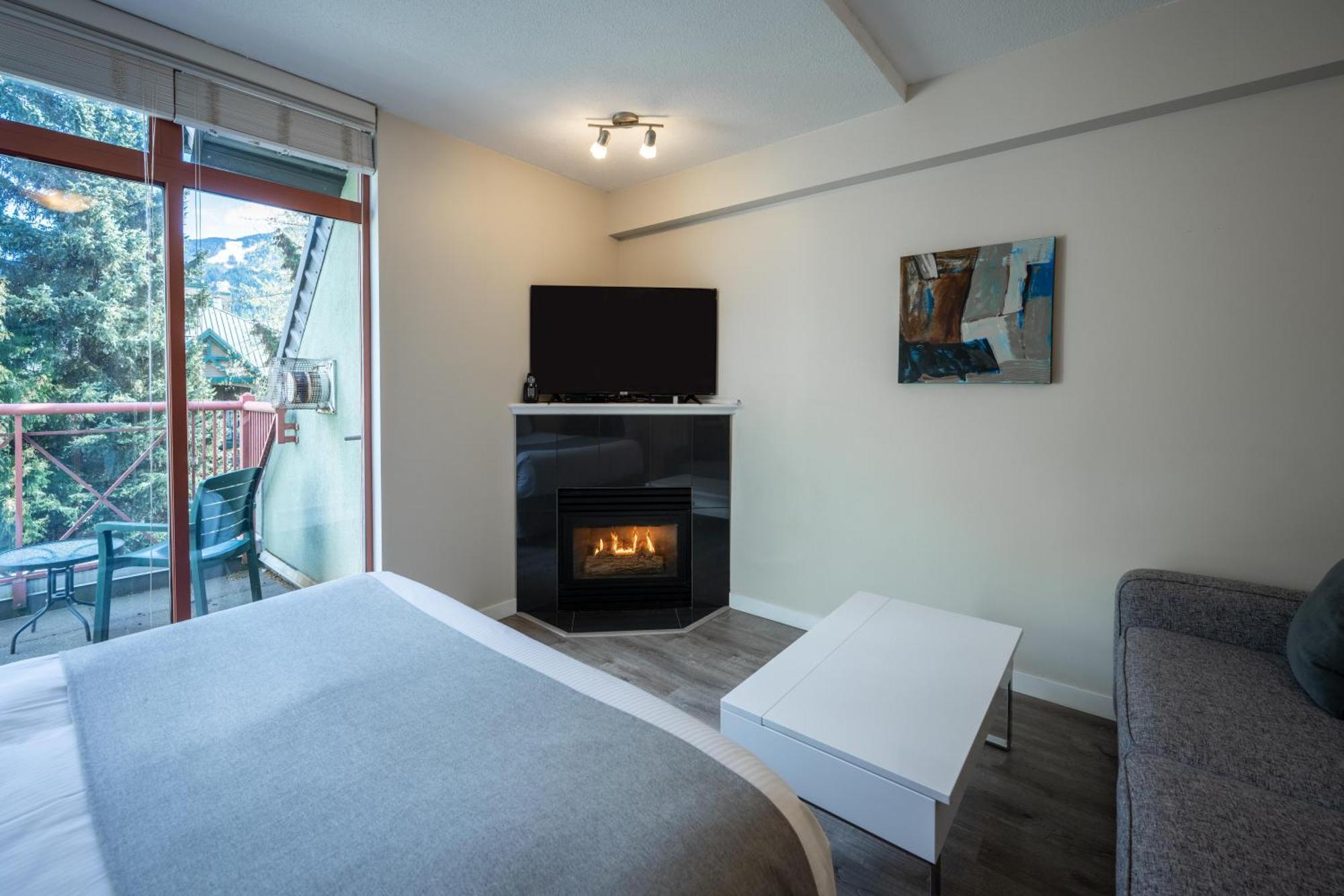 Alpenglow Lodge Sunny Studio With Sitting Area By Mva Whistler Luaran gambar
